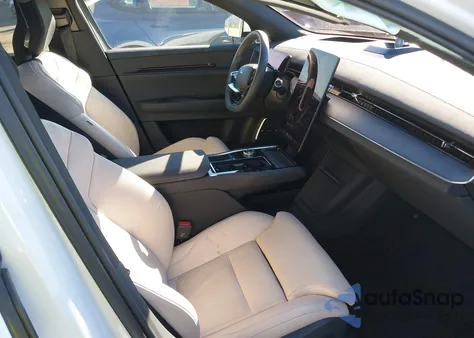 2025 Polestar 3 Long Range Dual Motor/Long Range Dual Motor Launch Edition z USA, uszkodzony, nr VIN YSREA3YB0SB002802